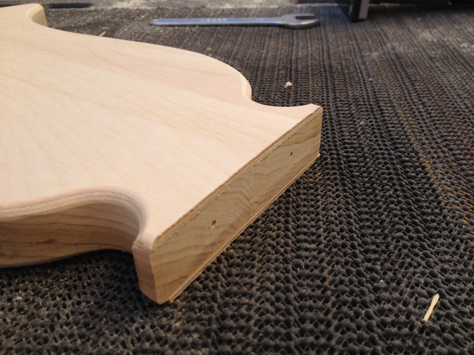 Handmade lyre construction: shaping the body thickness
