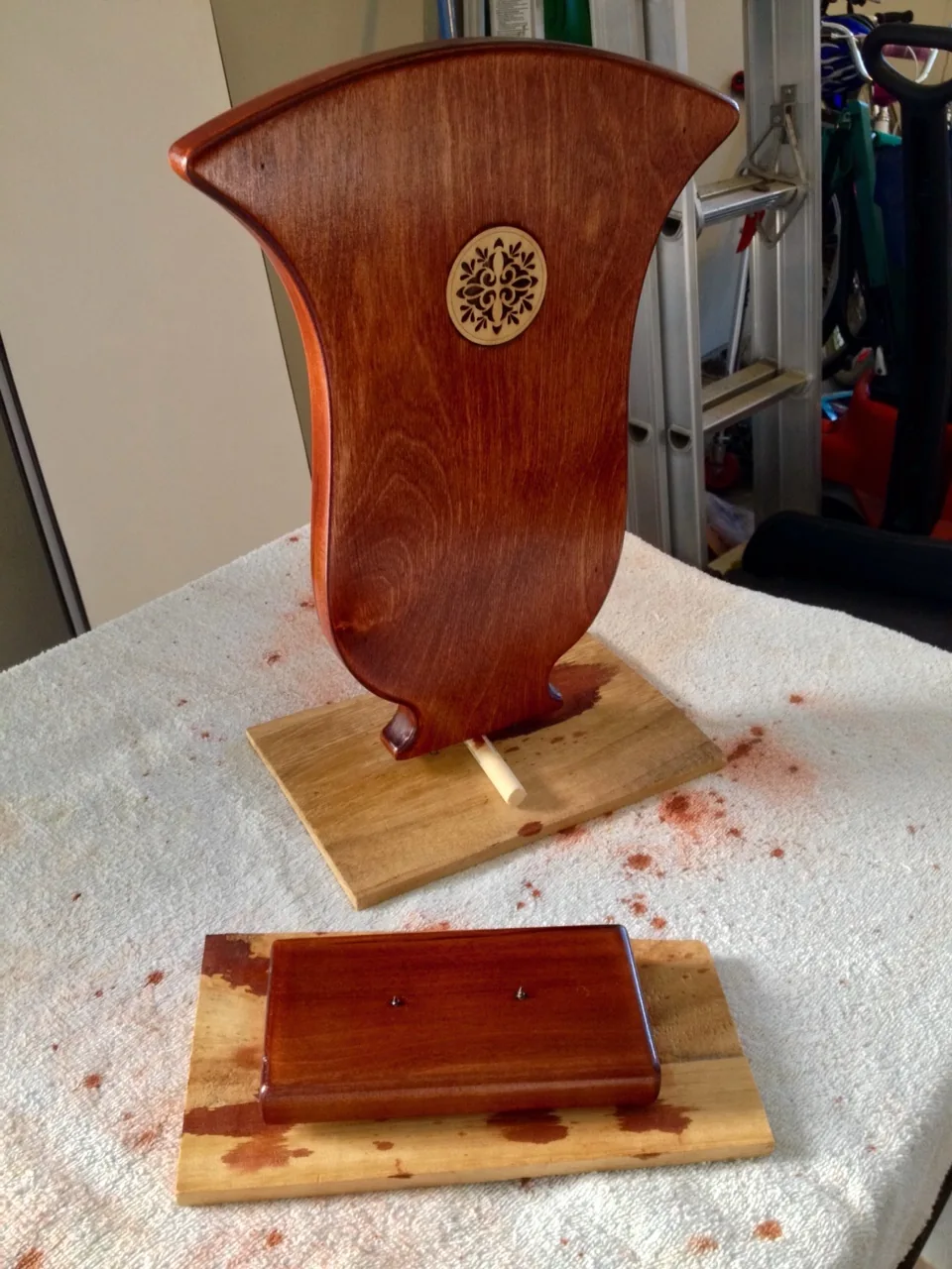 Handmade lyre construction: preparing the finished body and base