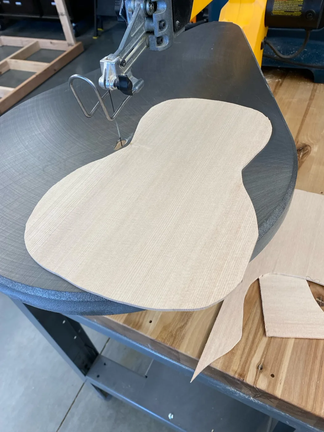 Pug-a-lele construction: shaping the instrument outline
