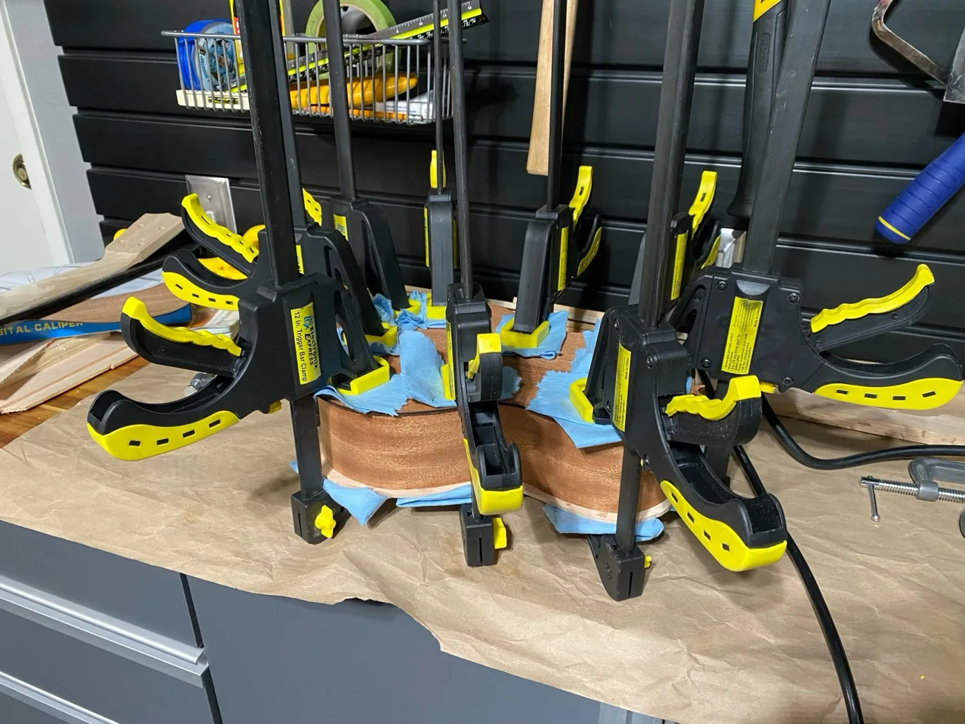 Pug-a-lele construction: clamping the instrument body